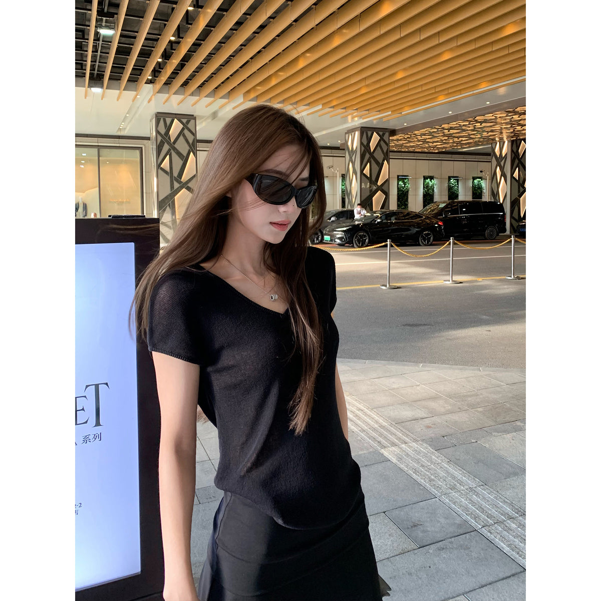 Women's Lyocell Linen-Blend V-Neck T-Shirt front view