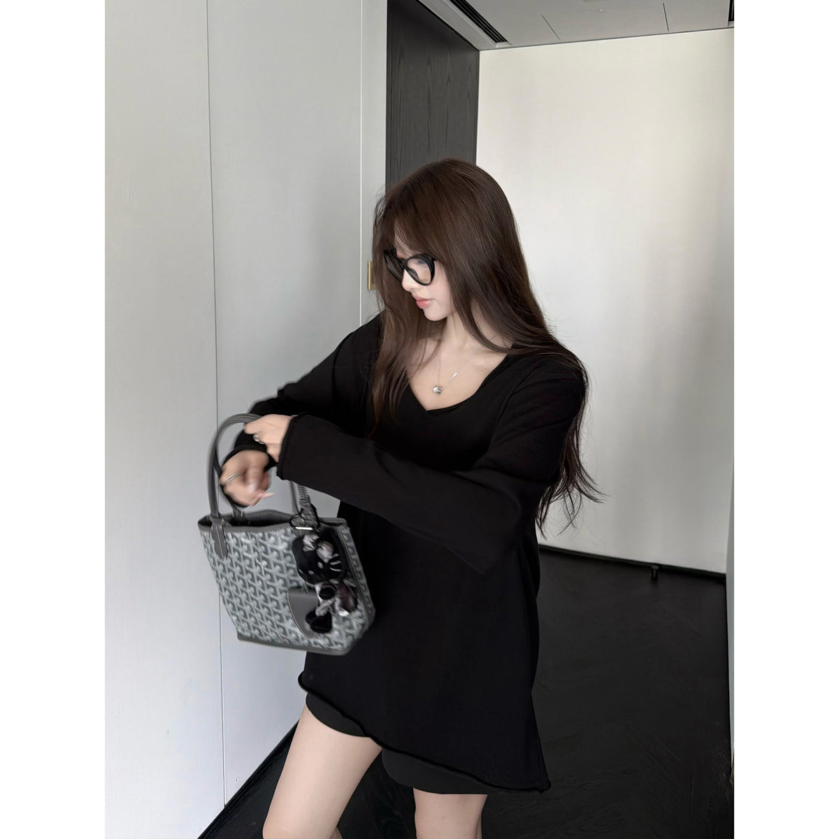 Women's Relaxed Textured V-Neck Long-Sleeve Top main view