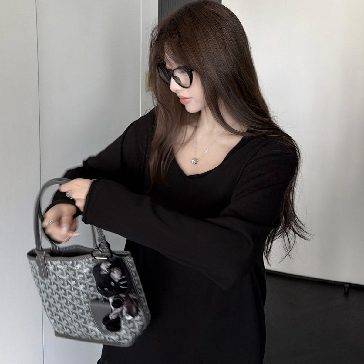 Women's Relaxed Textured V-Neck Long-Sleeve Top detail view