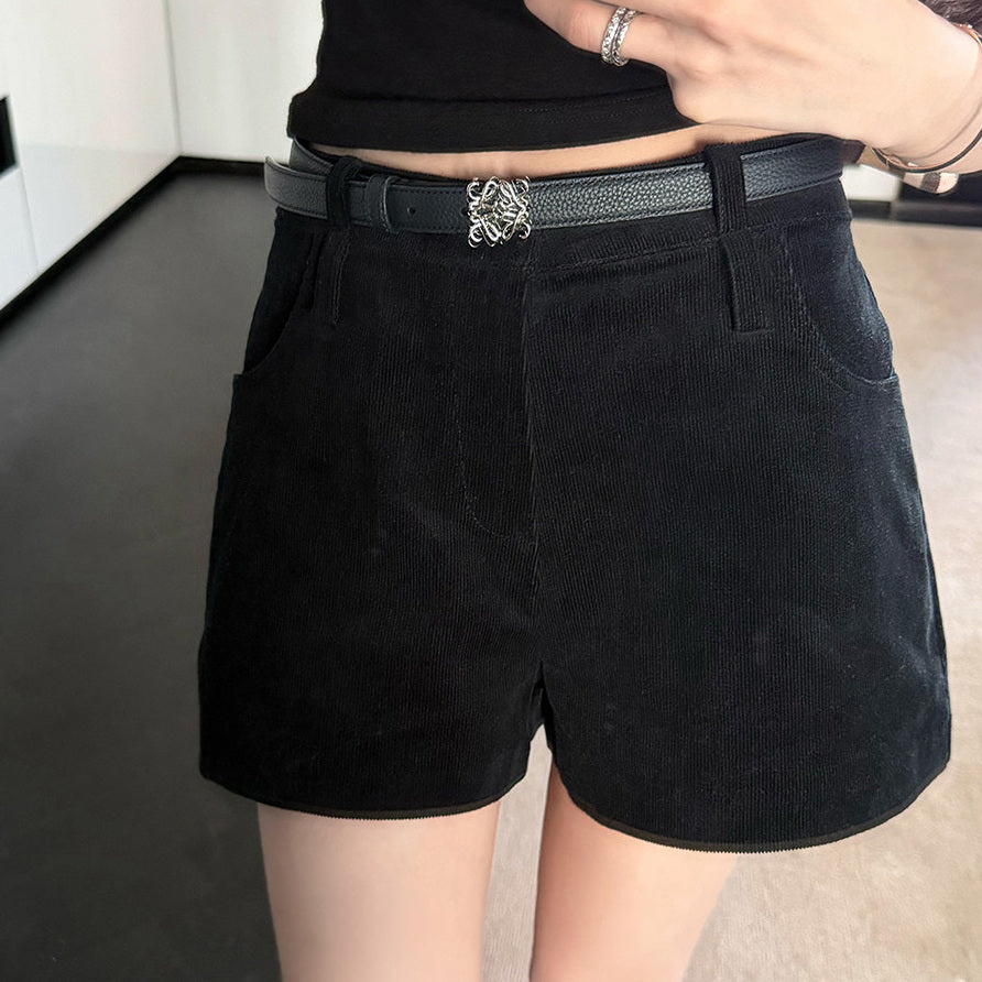 Women's Relaxed Shorts detail view