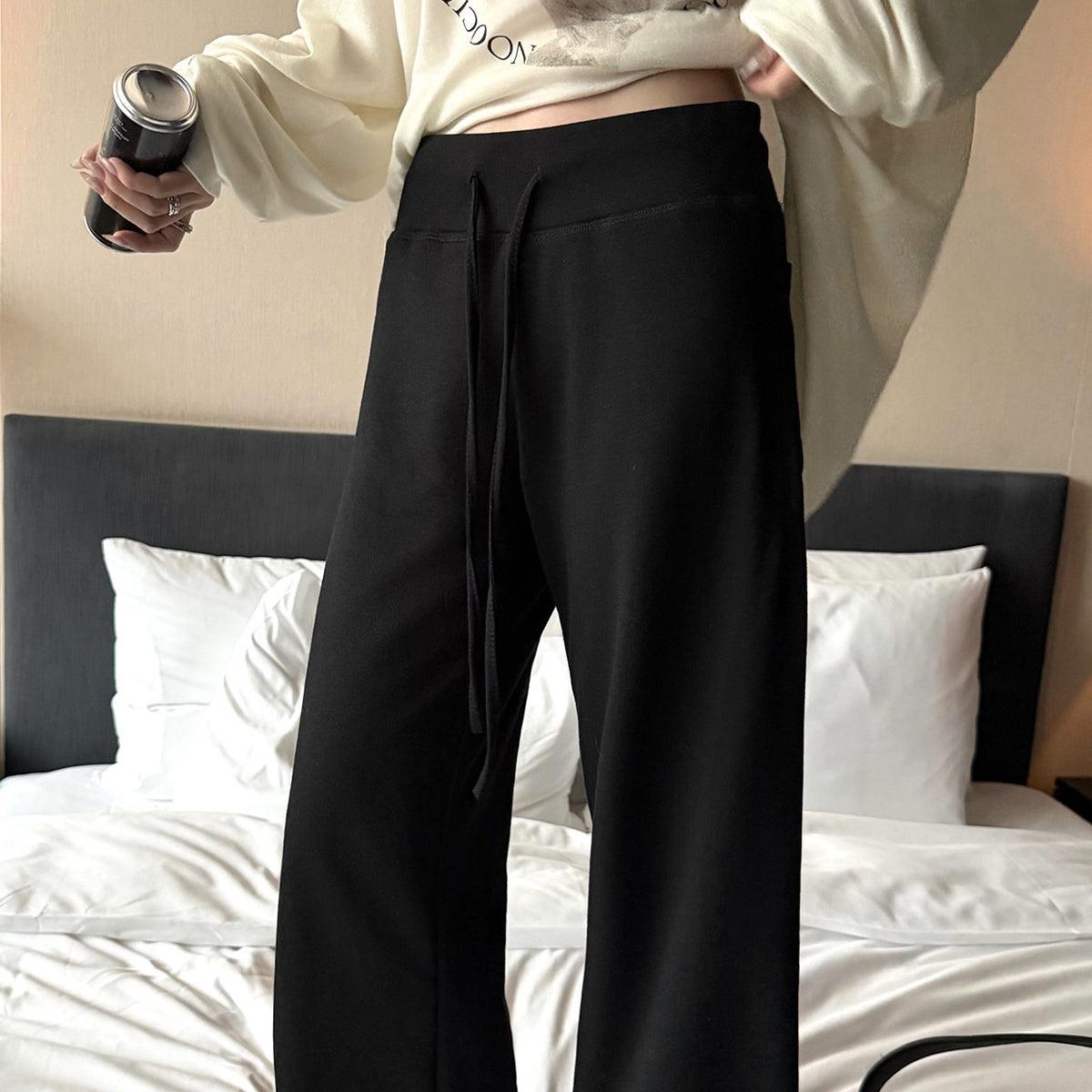 Women's Relaxed Sweatpants detail view