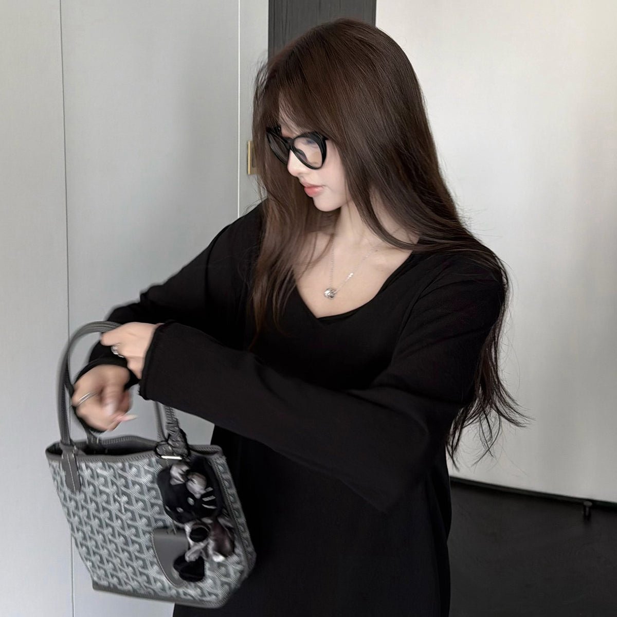 Women's Relaxed V-Neck Long-Sleeve Top detail view