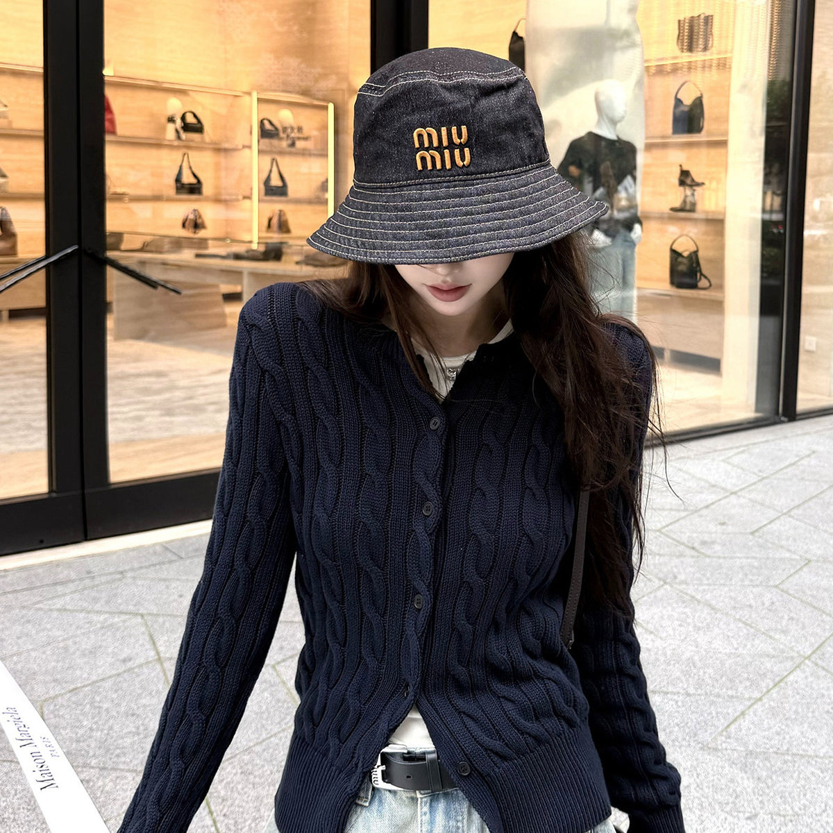 Women's Crew-Neck Jacket detail view