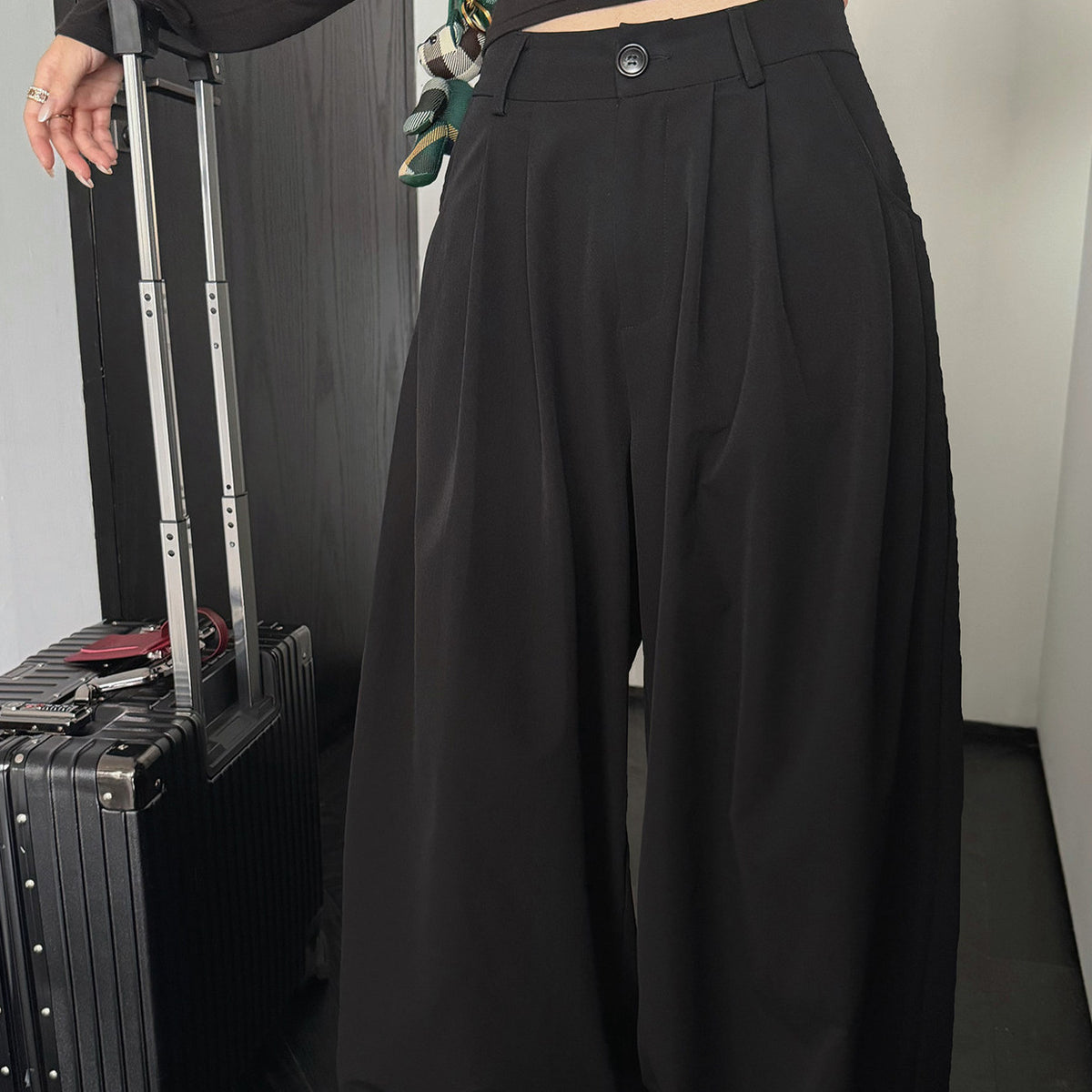 Women's Relaxed Pants detail view
