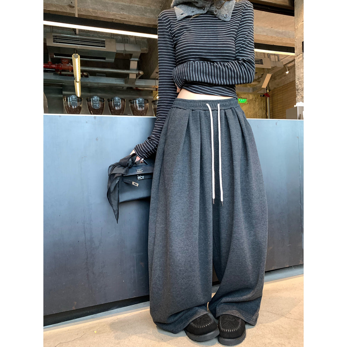 Women's Silk-Blend Wool-Blend Pants alternate view