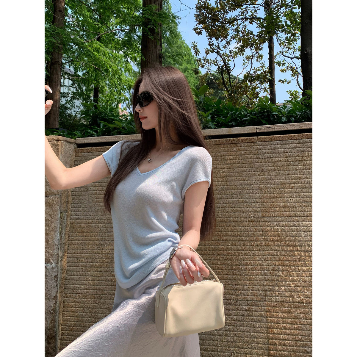 Women's Lyocell Linen-Blend V-Neck T-Shirt alternate view