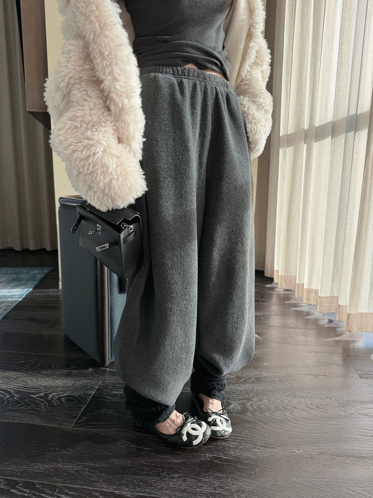 Women's Fleece Relaxed Sweatpants alternate view