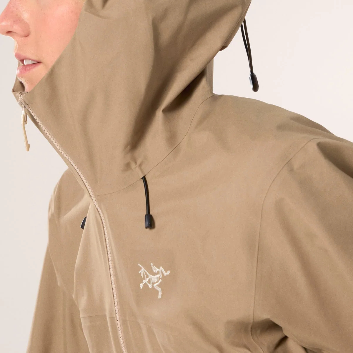 Arc'teryx Beta SL Women's Lightweight GORE-TEX Hooded Shell Jacket – Sandstone Brown