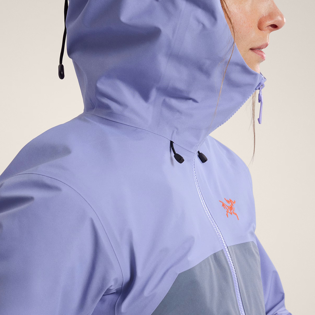 Arc'teryx Beta SL Women's Lightweight GORE-TEX Colorblock Hooded Shell Jacket – Moonstone Purple & Stratus Blue