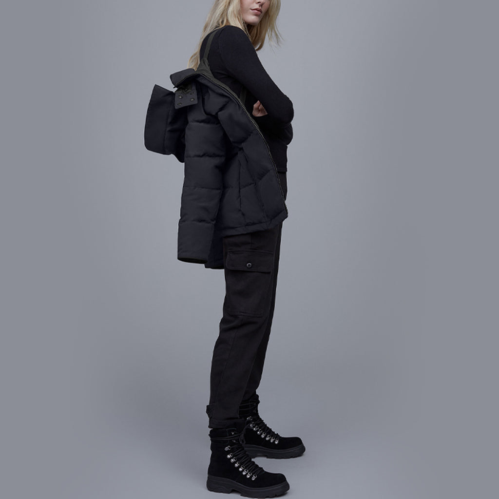 Canada Goose Chelsea Whitehouse Women's Slim-Fit Hooded Down Parka – Dark Navy
